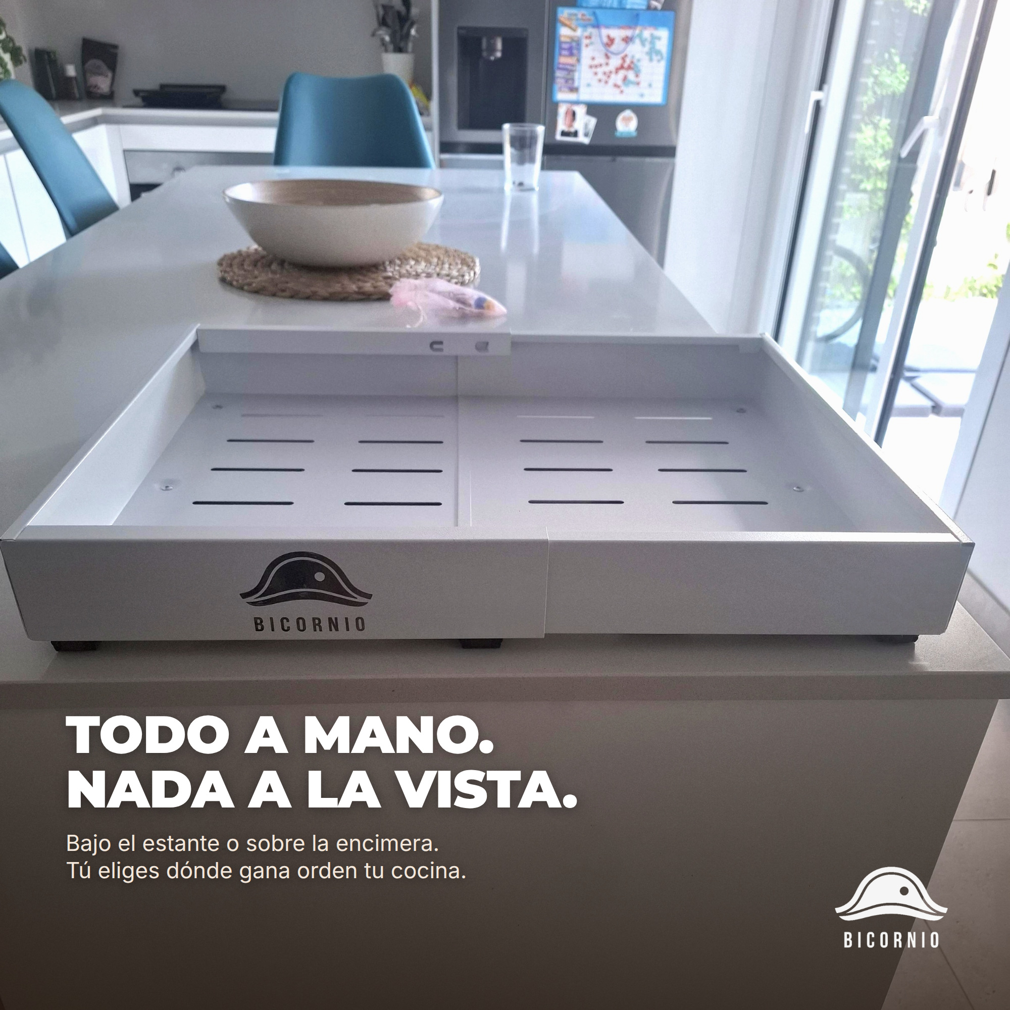 Organizador instalado en una cocina real